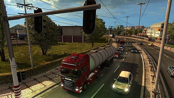 Ve hře Euro Truck Simulator 2 se budete s kamionem proplétat i hustým městským provozem.
